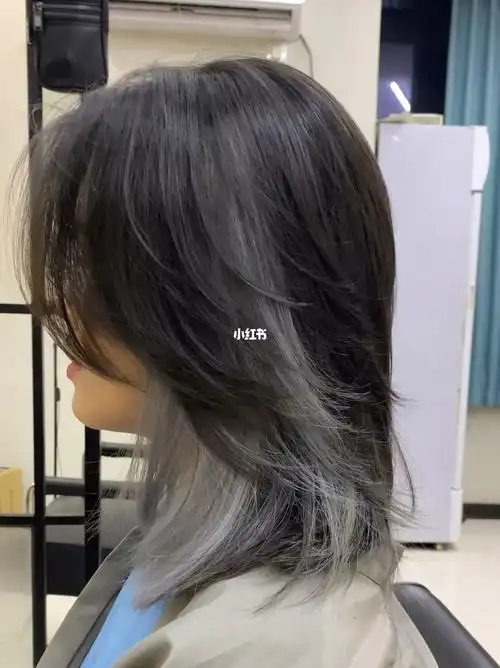 黑灰茶渐变发色不会烂大街的发色对于漂过得头发也是