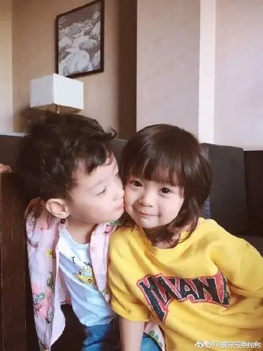 jackson周嘉诚stephan周泽西 你的媳妇@哈彼的哈妮和哈琳 爱上了乒