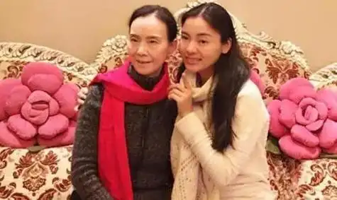 民歌天后陈思思嫁给青歌赛冠军师鹏生一女今46岁气质依旧动人