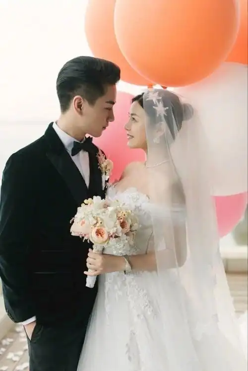 陈晓# #陈妍希#婚礼,归宁宴四套礼服,中式传统,西式浪漫,充满着幸福