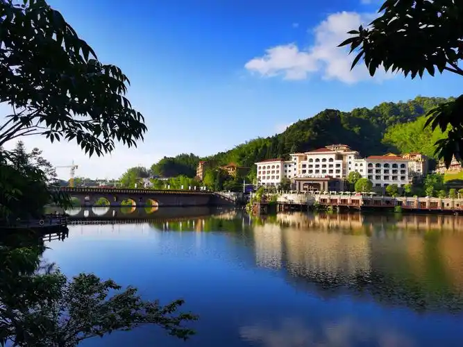 赤水天鹅堡与天岛湖森林公园