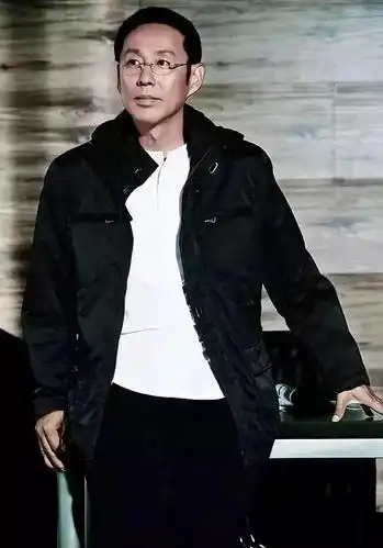 陈道明白发照曝光:人活到极致,就是在别人看不到的地方节制