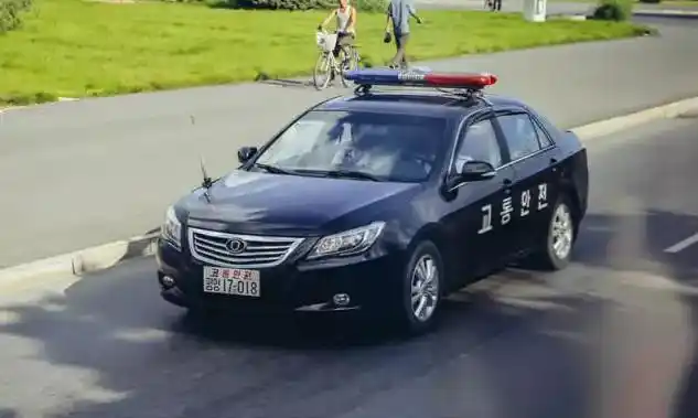 朝鲜大街上看车:原来朝鲜的警车是这样的!