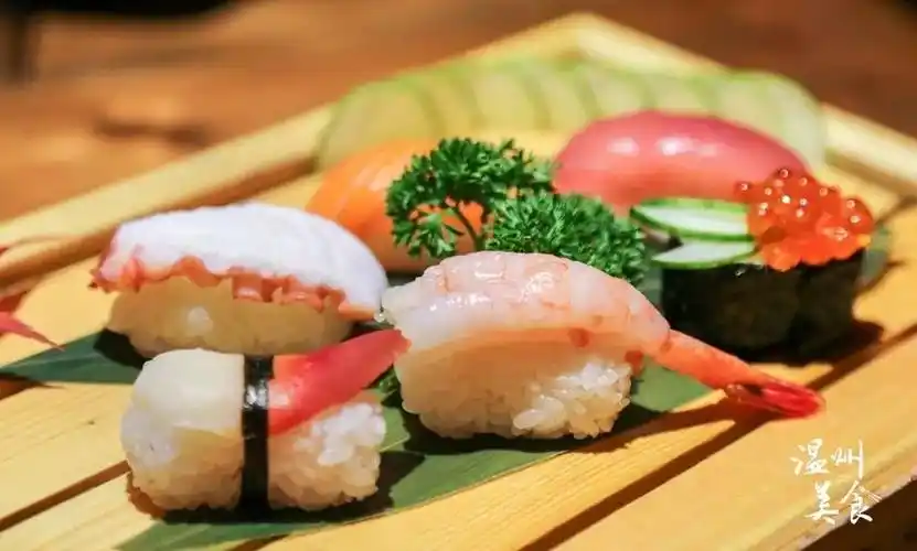 综合手握寿司 68元/份