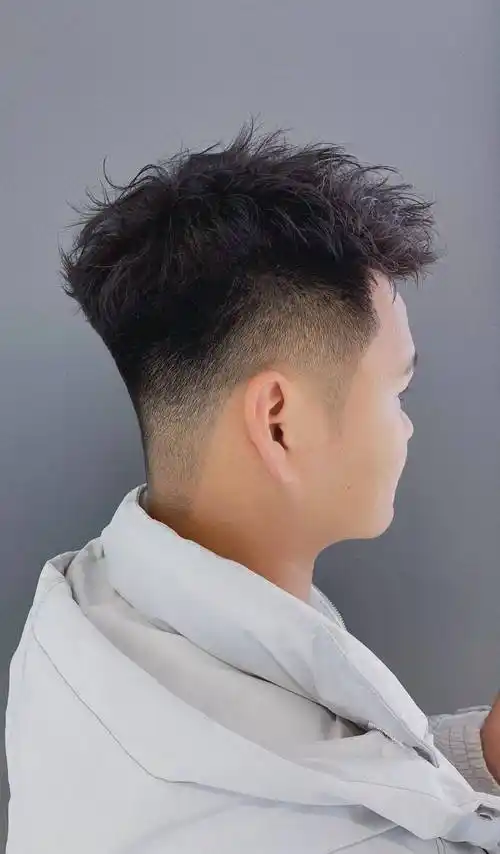 两侧铲短pk男士碎发,你更喜欢哪一种,请说出喜欢他们得优点_发型_男性