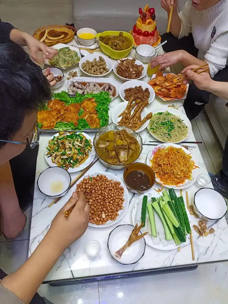 祝我的宝贝儿子生日快乐,亲手给儿子做了儿子喜欢的饭菜,还有亲 - 抖