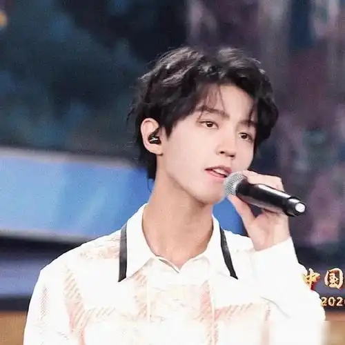 王俊凯主演的新电影《世外桃源》开机!并且女主马思纯提前开拍了