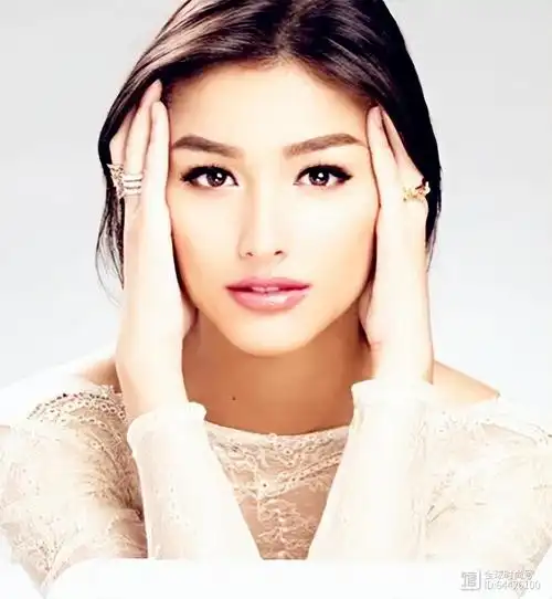 世界百大最美女人,菲律宾的国宝级美人liza,衣品好颜值高