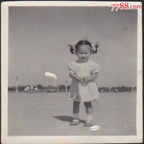 小女孩留影_老照片_影像会馆【7788收藏__收藏热线】