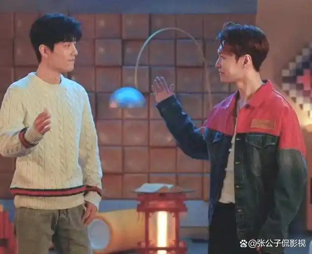 肖战张艺兴惊喜同框官媒推荐二刷王牌部队红包封面抢哭了