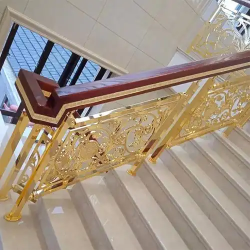 别墅铜楼梯扶手让人眼前一亮的现代感