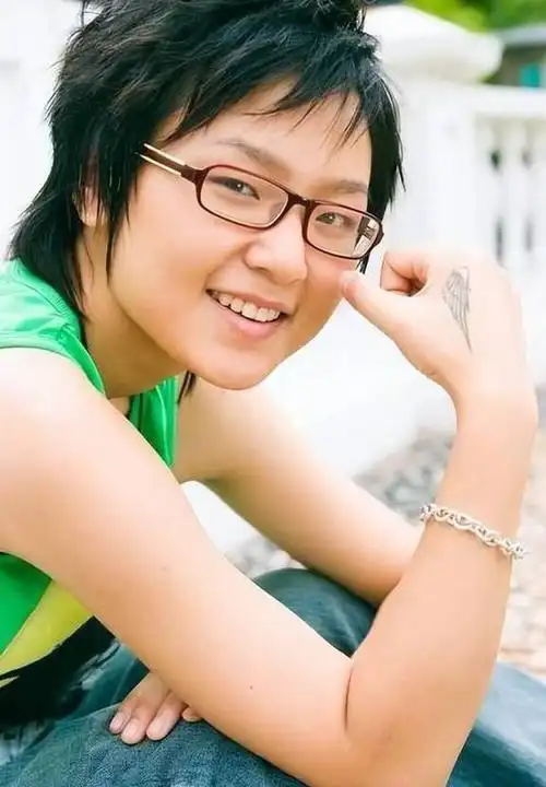 出道女星整容对比鲜明凸显求红心切