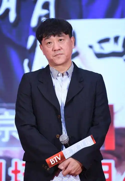 何冰:结婚22年来0绯闻,看看他的妻子就知道是怎么回事了_李海洋_夫妻