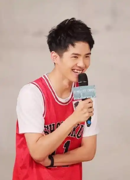 [刘昊然][分享]180824 最真实灿烂的笑容 虎牙昊然又来为你化身今日份