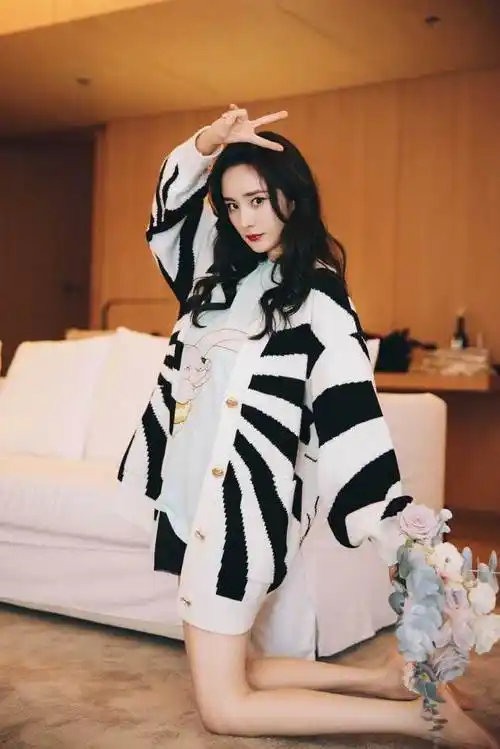 杨幂羽绒服穿搭look##杨幂分享羽绒服look