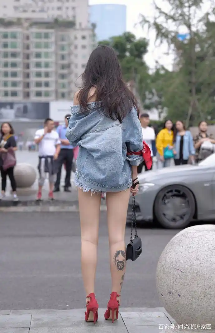 为显腿长,超短裤短到大腿根,气质女生就爱这么穿