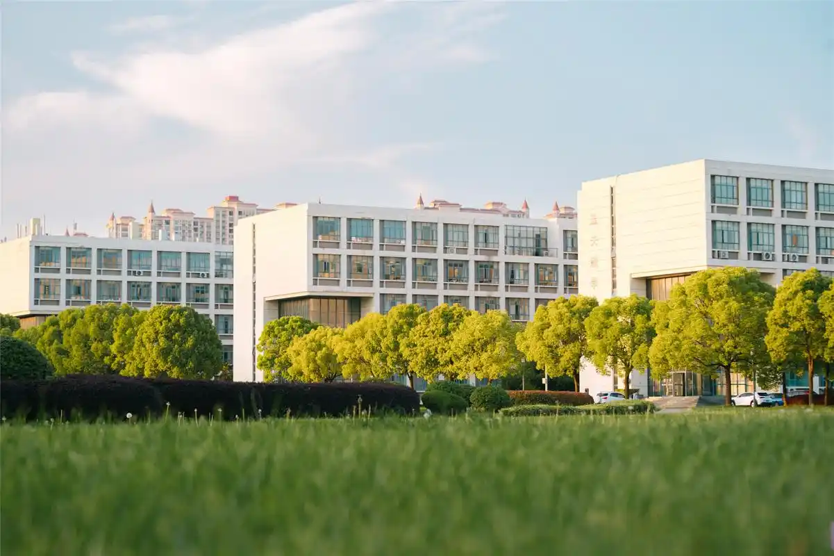 南通大学111周年校庆# 巍巍通大  栉风沐雨百十一载 生生不息  作育