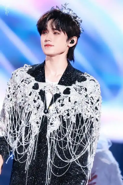 宋亚轩楼间楼演唱会##时代少年团楼间楼演唱会##时代