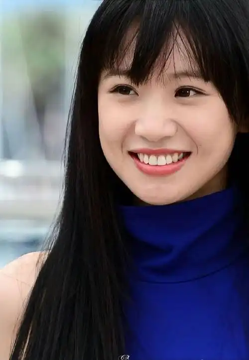 国内首位走上戛纳红毯的90后女演员李梦(2013年