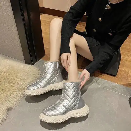 银色雪地靴不一样的烟火里的尘埃