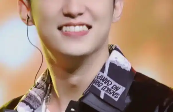 4位男艺人的虎牙,只有一张是王俊凯的,真爱粉的你能几秒找到呢