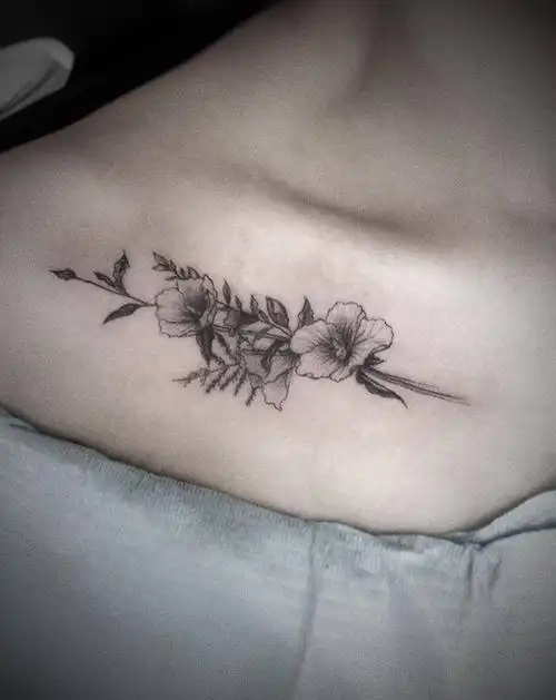 锁骨纹花,美丽大方纹身图片_颈部纹身图案