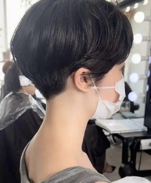 2024女士推边短发:时尚与个性的完美结合|发型|脸型|妆容|现代女性