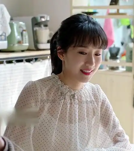 与牧都挺好李念朱丽明星同款春夏季2019新款女雪纺波点上衣两件套衬衫