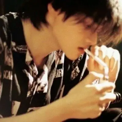 高清颓废的帅气吸烟男头图片,男生头像图片