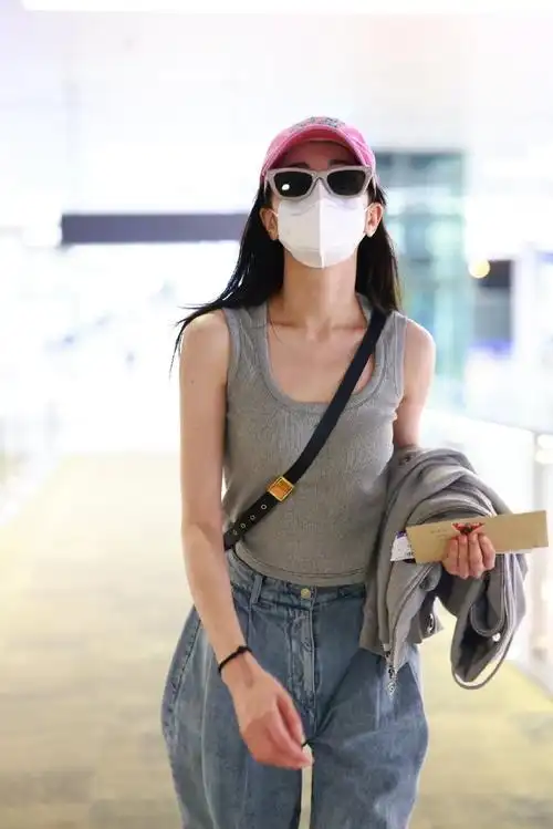 迪丽热巴的机场穿搭##迪丽热巴上海出发