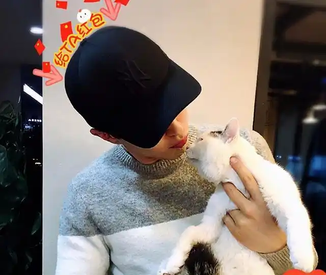 高伟光晒出自己的豪宅,身材好是有道理的,家里还配备了健身房