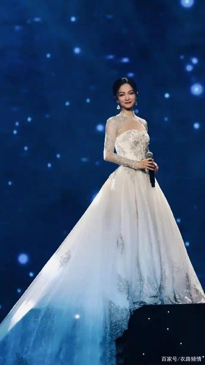 张韶涵2021央视国庆晚会礼服