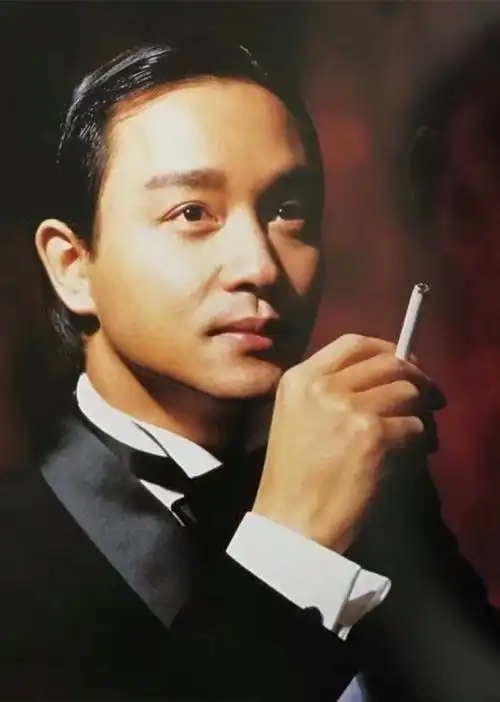 但是张国荣还有率性可爱的一面,冲淡了他唯美倾向中的冷若冰霜.