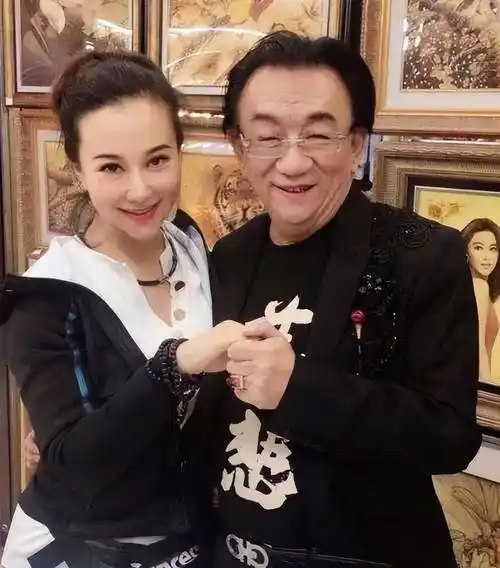 小品演员杨蕾:春晚首位女演员,她要是不结婚,就没宋丹丹啥事了_戴志诚