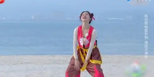 杨超越灵魂模仿哪吒,自我陶醉很嘚瑟,吴宣仪却被欢乐嘲讽