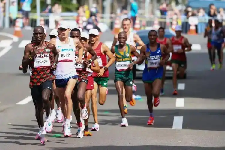 高温侵袭东奥马拉松,基普乔格成功卫冕!_奥运会