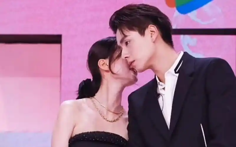 胡一天乔欣180cp的小风暴花絮和高甜甜甜的吻戏