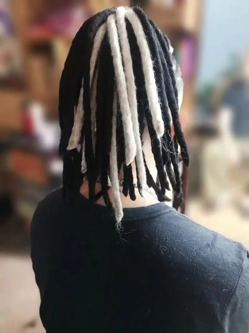 来自上海的小哥哥,短发加长"半永久脏辫",可随意 - 抖音