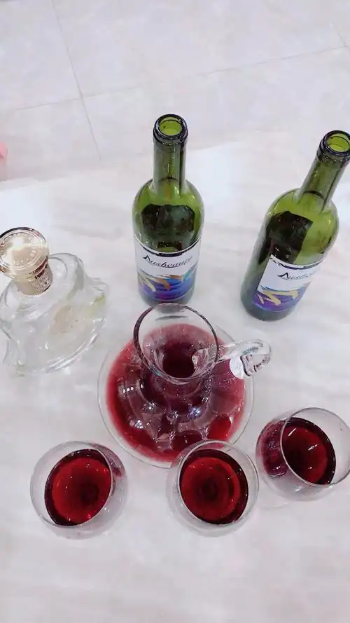 昨晚跟朋友在家喝酒是这么喝的!