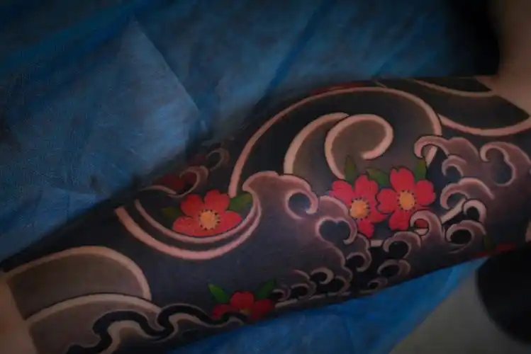 老传统樱花包小腿,共耗时18小时#刺青  #传统纹身  #纹身  #长春纹身