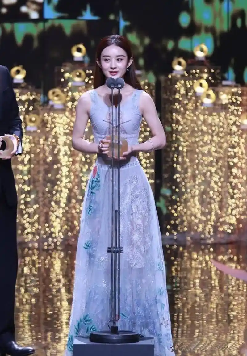 赵丽颖的肌肉线条