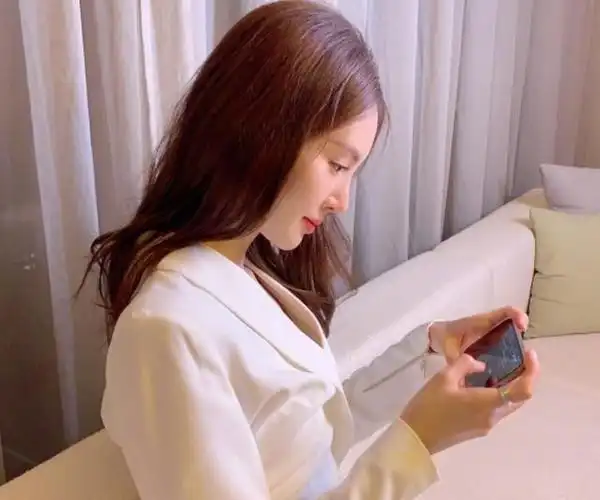 金晨也出演《你是我的荣耀》?路透侧脸太绝了,演员整体颜值好高