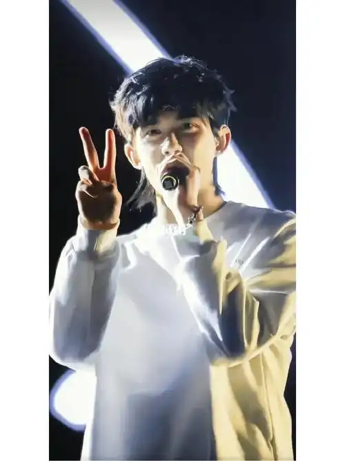 吴磊郑宇星小狼尾