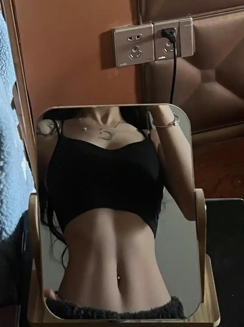 图片来咯.#马甲线 #对镜拍 #分享照片 #不露脸系列 - 抖音