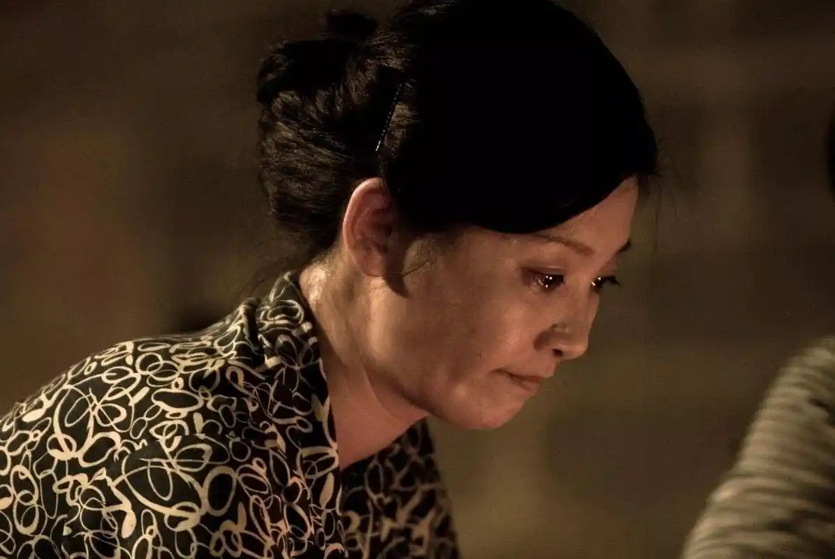 无需冯小刚做标签的徐帆她一身演技满腹才华选择了优雅地老去