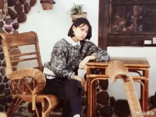 偶像变老婆秦昊晒伊能静青涩旧照为其庆生