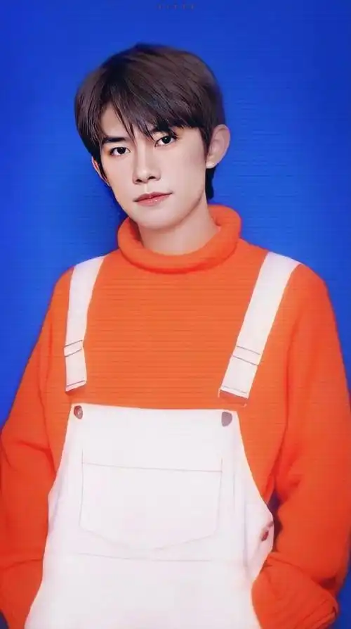 你没见过的易烊千玺帅照又来啦,人间小太阳这正在散发光芒