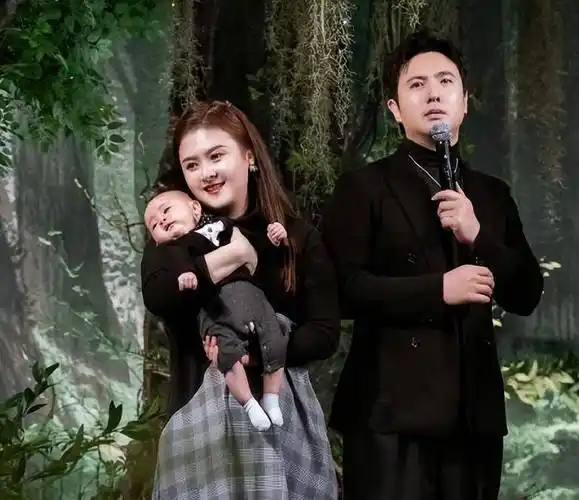 沈腾5岁儿子近照曝光长相身材神似王琦三大爱好笑死人