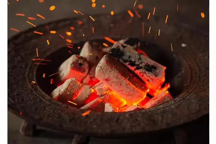 围炉相坐一冬暖