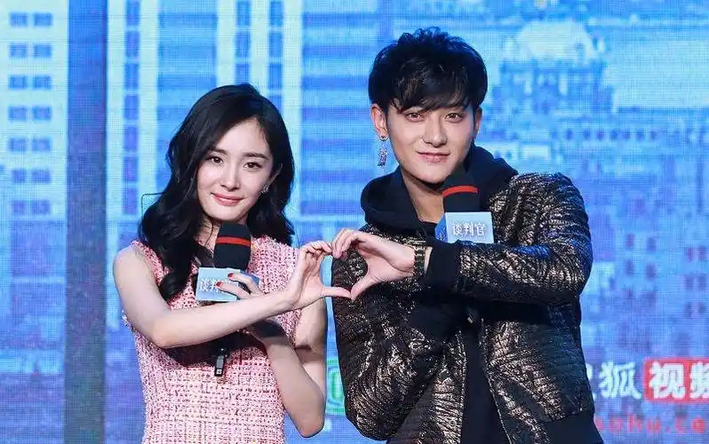 黄子韬直播表白iu:她同意我就娶她,疑似为真正恋情做铺垫